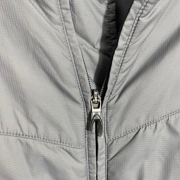 SOLD! 2 OAKLEY JACKET - Picture 14 of 14